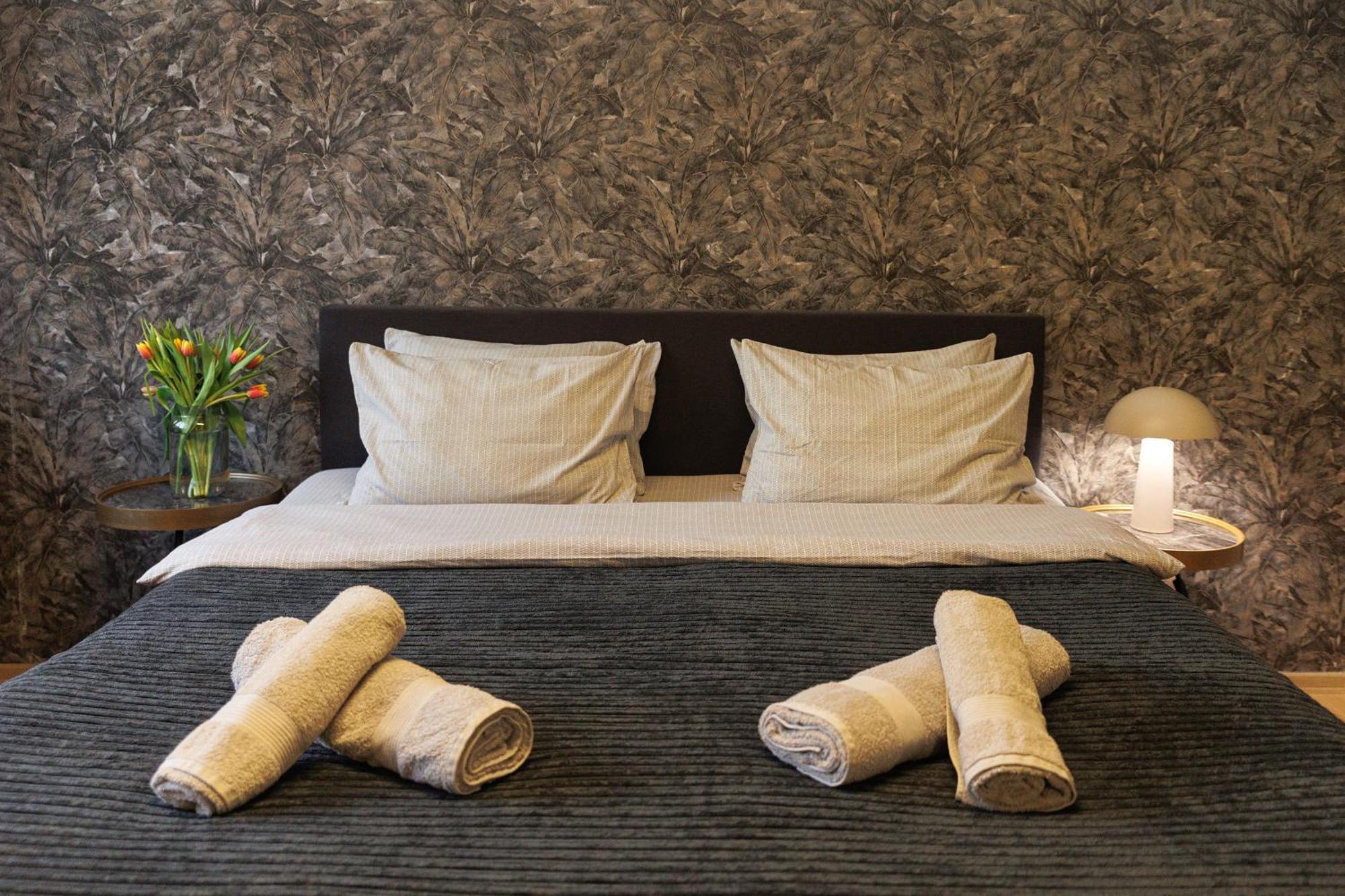 City Center Apartments With Parking Plovdiv Ngoại thất bức ảnh