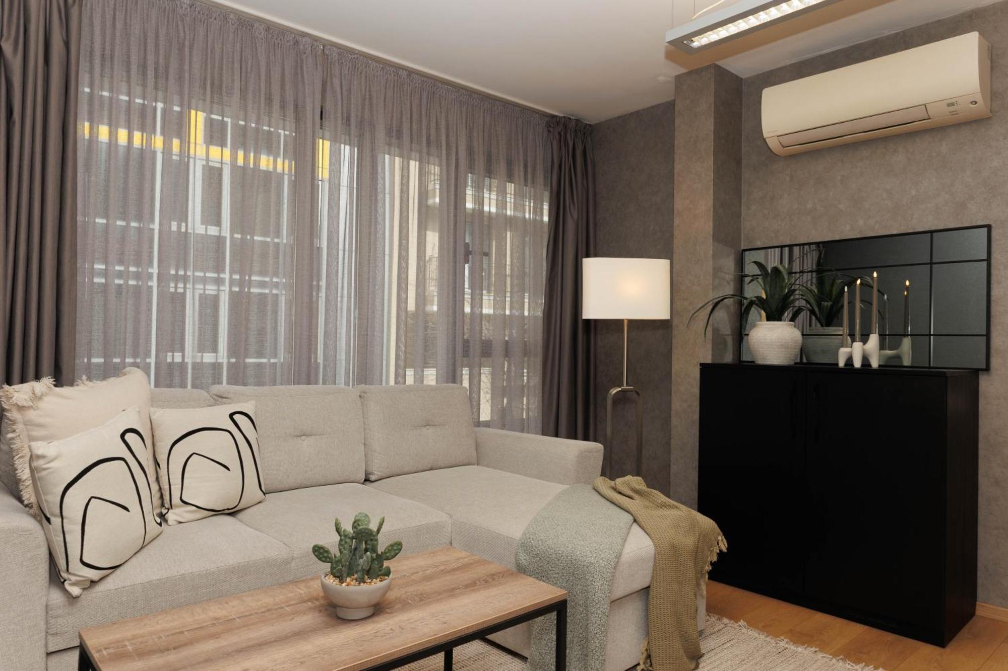 City Center Apartments With Parking Plovdiv Ngoại thất bức ảnh