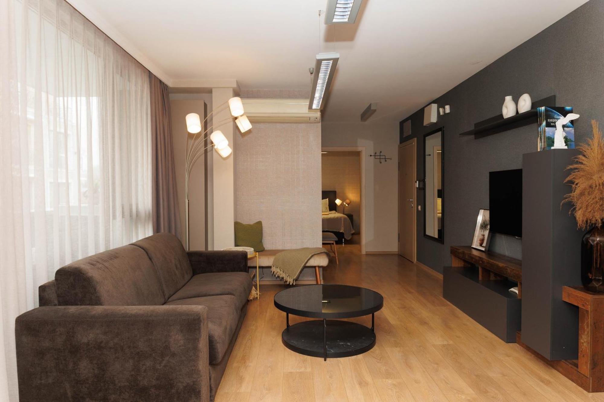 City Center Apartments With Parking Plovdiv Ngoại thất bức ảnh